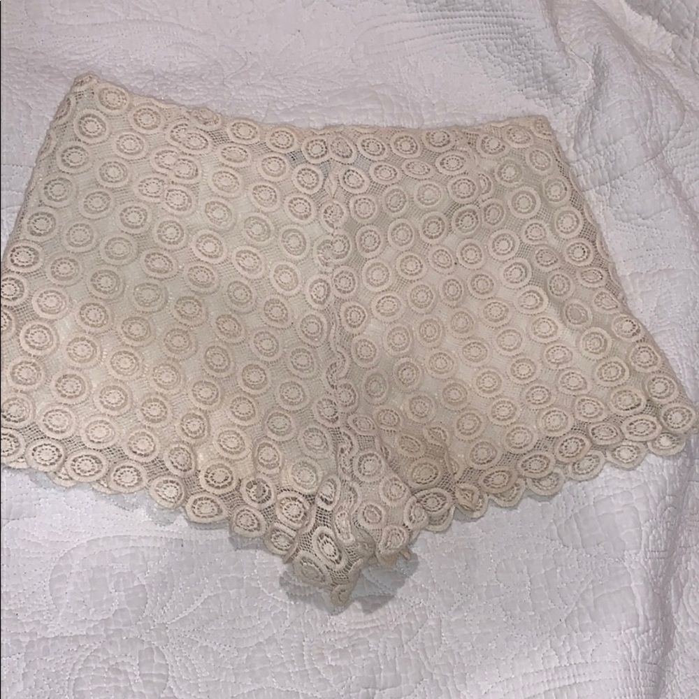 Cream shorts size S - Picture 2 of 2